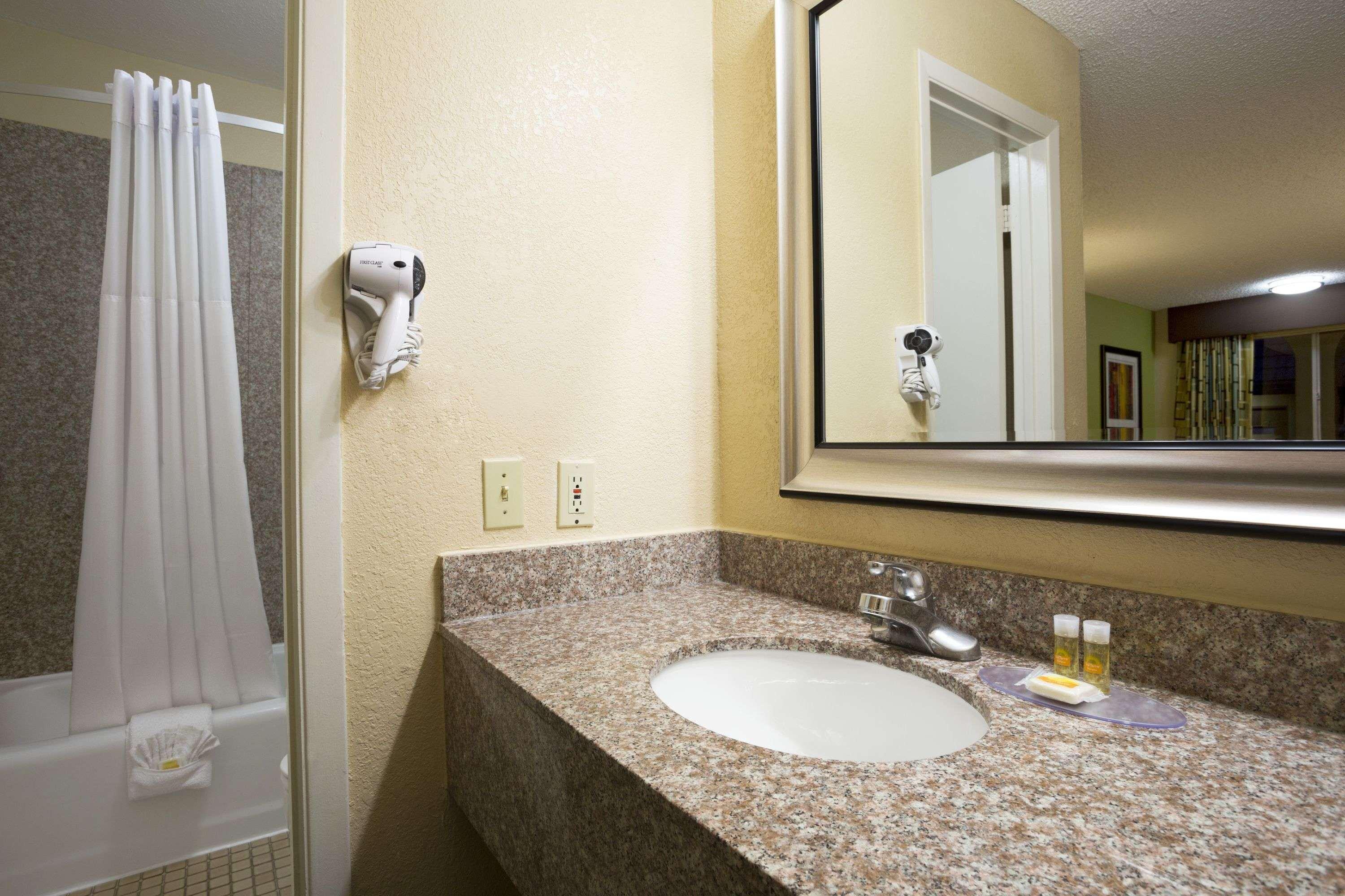 Days Inn By Wyndham Dallas Irving Exterior foto